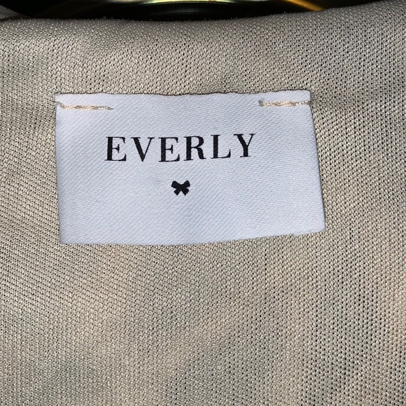 Everly Cheetah Leopard Print Flowy Peplum High Low V-Neck Sleeveless Blouse - Picture 7 of 16